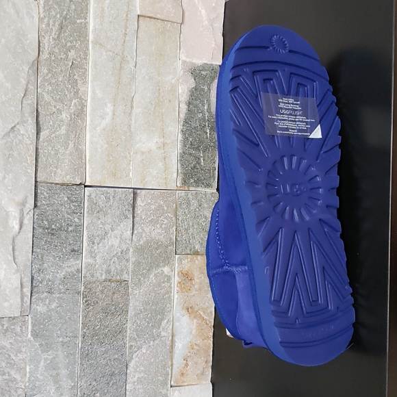 UGG Women's Classic Ultra Mini Ankle Boot - Picture 6 of 9